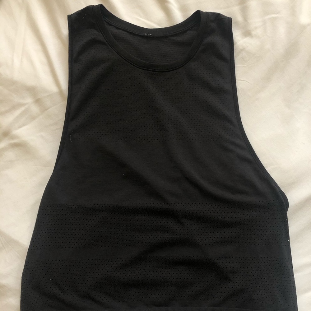 Lululemon breathable mesh-like tank